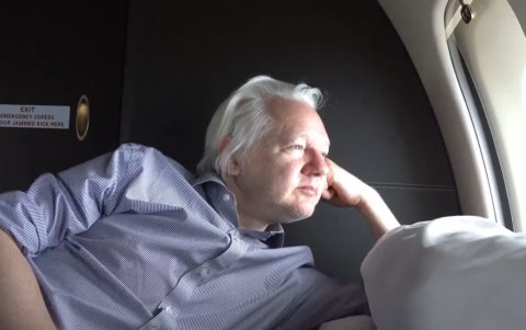 Julian Assange, volando hacia Islas Marianas.