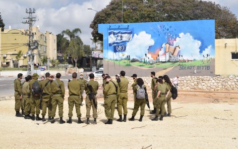 Soldados de las Fuerzas de Defensa de Israel en Sderot.