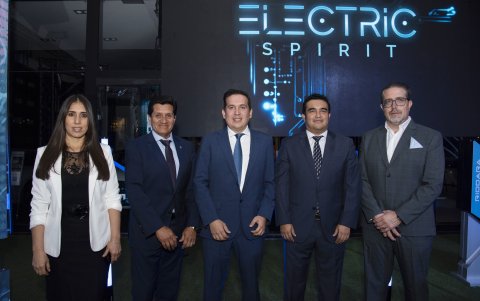 María Fernanda Espinosa, Paul Flores, Alejandro Santillán, Francisco Manzano y Bernardo Wohlermann