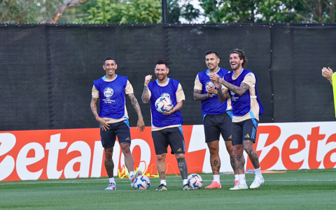 La selección de Argentina previo al partido contra Perú en Copa América 2024.