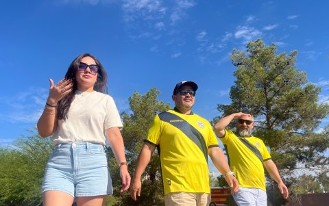 María Fernanda Mera, Fabián Castillos y Idder Farfán  caminaban ayer acalorados por Las Vegas.