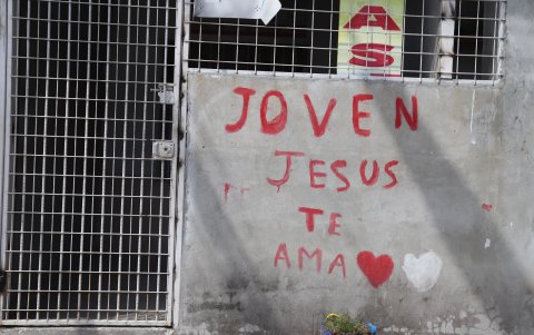 Guayaquil: La balacera en un velorio dejó a un adolescente muerto.