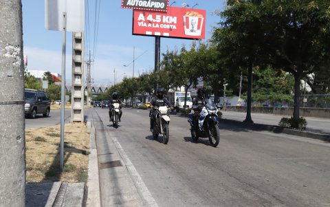 Ambiente en las calles cercanas al hospital del IESS de Los Ceibos.