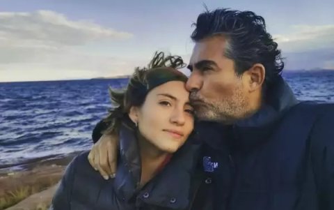 Raúl Araiza con Camila.