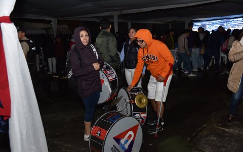 Los hinchas estaban listos para alentar a los albos y salieron frustrados.
