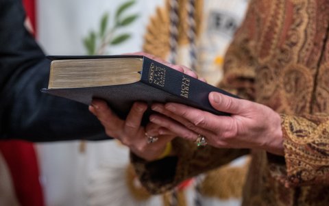 Fotografía de archivo de un ejemplar de la Biblia.
