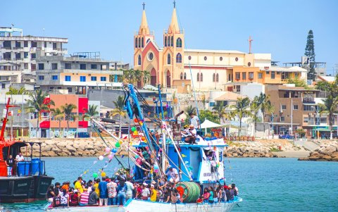 Al pescador se le inculca ser devoto de un santo, que será el ángel divino que los ayuda cuando ocurra alguna emergencia en el mar.