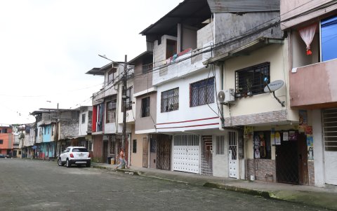 La casa color crema con una tienda donde Niño Moi se crio en el norte de Santo Domingo.