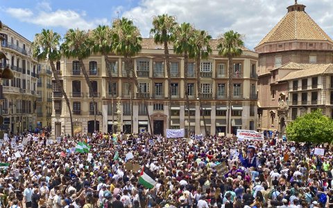 Manifestación de este sábado en Málaga (España) contra la proliferación de viviendas turísticas y la saturación de los barrios céntricos.