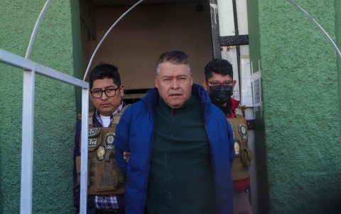 El excomandante del Ejército boliviano Juan José Zúñiga mientras era trasladado a una prisión de máxima seguridad.