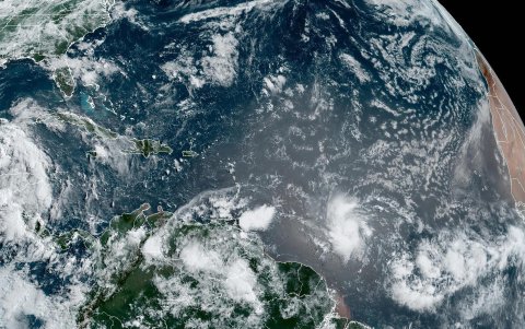 Fotografía satelital donde se muestra la localización de la tormenta tropical Beryl en la cuenca atlántica.