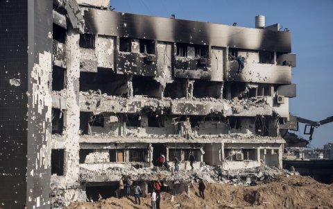 El destruido Hospital Al Shifa después de que el ejército israelí se retirara del mismo tras una operación militar, en la ciudad de Gaza.