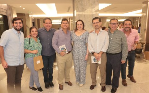 Roberto Urquizo, Sara Romero, Roberto Urquizo, Fernando Moggia, Silvia Loor, Benjamín Félix, Wladimir Moncayo y José Castelblanco.