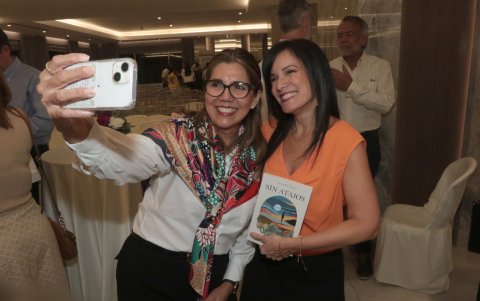 Isabel Pazmiño y Erika Cedeño.