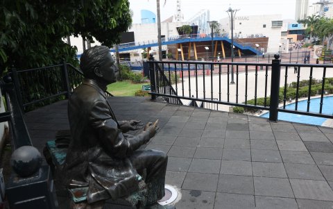 Turismo. En Las Peñas hay monumentos, rincones para atraer y fotografiables, pero cada vez son menos quienes se detienen a verlos.