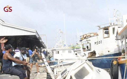 Un daño significativo a los buques pesqueros en el complejo pesquero de Bridgetown fue causado por una tormenta del huracán Beryl.