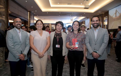 Isidro Fierro, Daniela Hidalgo, Natalie Wong, Priscilla Molina y César Vélez.