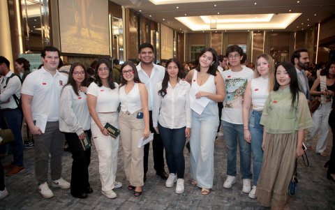 Germán Alcívar, María Fernanda Murillo, Michelle Armijos, Ariana Gutiérrez, Nicolás Herrera, Paula González, María Rodríguez, Ibsen Dumani, Niurka Serrano y Fu Jing.