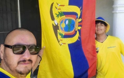 Los Alulema, padre e hijo, no se pierden los partidos de la Tri en Estados Unidos.
