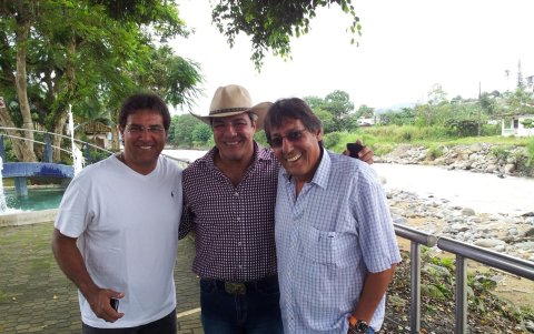 Con el fallecido Carlos Luis Morales y Jimmy Jairala.