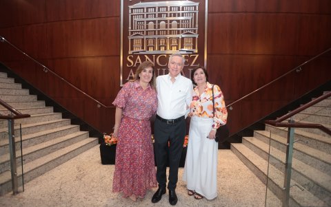 Delia de Sánchez, Ángel Sánchez y Margarita de Dueñas.