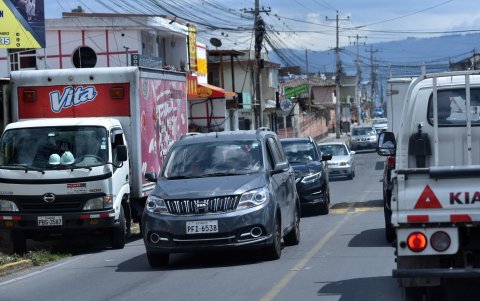 En horas pico, puede tomar entre cuarenta minutos y una hora ingresar a Puembo desde otros sectores del distrito.