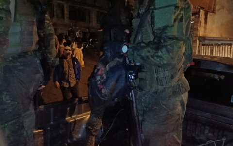 Efectivos de las Fuerzas Armadas realizaron un operativo en una mina en Camilo Ponce Enríquez.