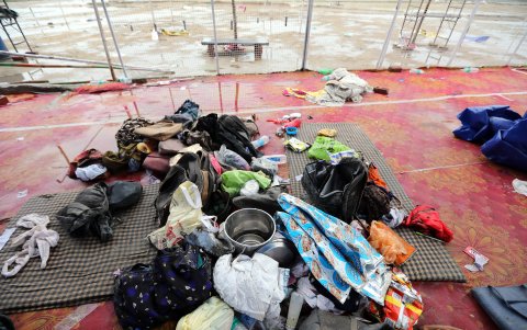 Las pertenencias dejadas por las víctimas de la estampida yacían en el lugar, en Hathras, Uttar Pradesh, India, el 3 de julio de 2024.