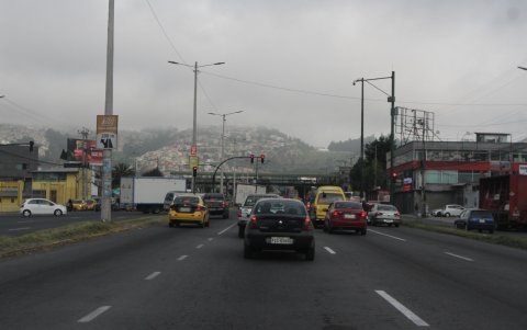 En la av. Panamericana Norte, a la altura de los sectores de Calderón y Carapungo, el tránsito fluía en horas de la mañana.