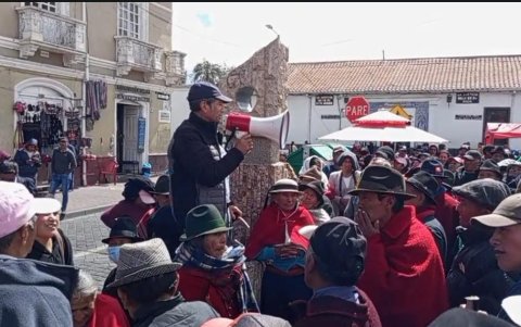 Manifestantes se reúnen en Chimborazo.