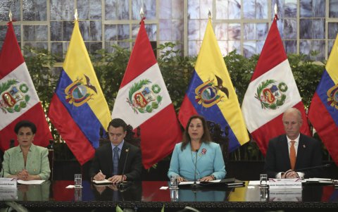 Desde la izquierda, la ministra de Relaciones Exteriores de Ecuador, Gabriela Sommerfeld, el presidente de Ecuador, Daniel Noboa, la presidenta del Perú Dina Boluarte y el ministro de Relaciones Exteriores del Perú, Javier González-Olaechea.