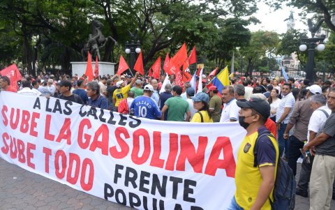 Guayaquil se suma a las protestas nacionales por el alza del precio del combustible
