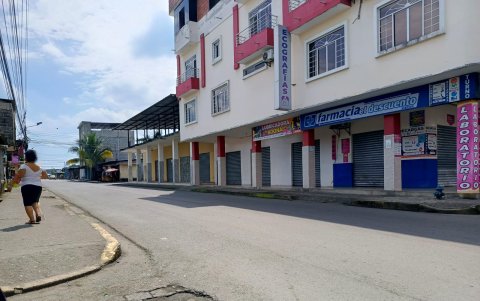 Hecho. Así permanece la zona comercial desde hace ya varias semanas.