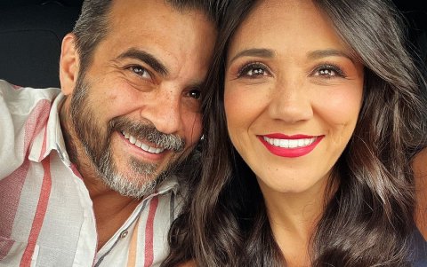 Con su novia, Nathaly.