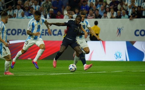 Moisés Caicedo ha sido uno de los jugadores estrellas de la Tri en el partido contra Argentina