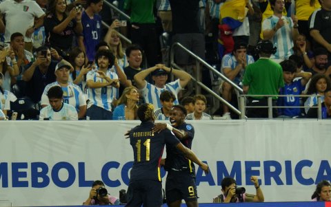 Kevin Rodríguez (i) espera tener la regularidad deseada bajo el mando de Sebastián Beccacece.