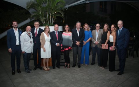 Gonzalo Barranco, Ramón Barranco, Pedro Sanz, Elena Martínez, Enrique Yturriaga, Tutti De Cominges, Martín Cucalón, Denisse de Cucalón, Camilo Samán, Adriana de Samán, Celia del Olmo y Miguel Eugene.