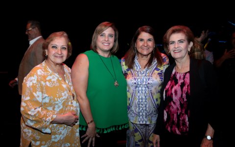 Patricia Meneses, Silvana Manciati, Priscila Meneses y Ceci Rodríguez.