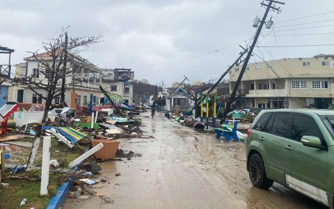 Así se evidencian los daños tras el paso del huracán Beryl por la isla Unión, la más meridional de las islas Granadinas, este viernes, en Unión (San Vicente y las Granadinas).