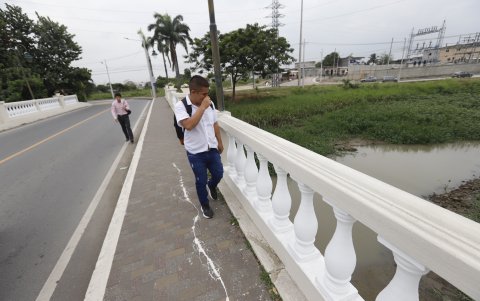 La ciudadanía también exige la limpieza del estero Sabanilla, que asegura, desprende malos olores.