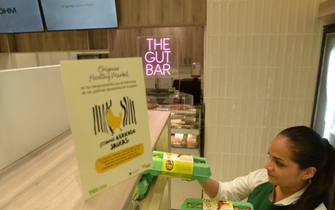 Huevos. También venden huevos de pollos felices.