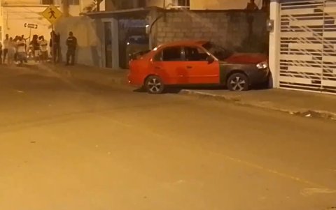 Así quedó el carro de la víctima.