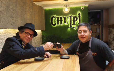 EL equipo de trabajo de Carlos Saltos está fundamentalmente conformado por jóvenes.