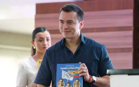 El mandatario fue entrevistado por su secretaria de Comunicación, Irene Vélez.