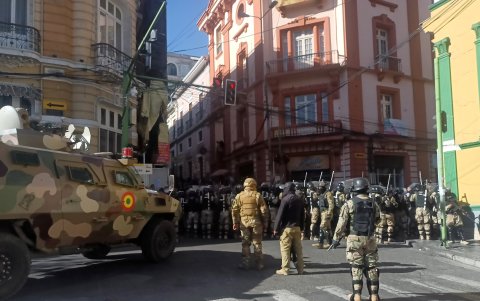 Un grupo de militares comandados por Zuñiga tomó el 26 de junio la sede presidencial de La Paz por unas horas, lo que fue calificado por el Gobierno de Luis Arce como un
