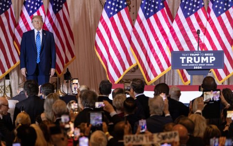 Donald Trump habla un mitin de campaña en Greenbriar Farms en Chesapeake, Virginia,