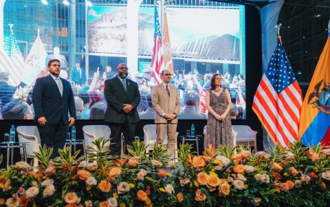El gobernador del Guayas, Vicente Auad; el embajador Art Brown; el cónsul general de Estados Unidos, Erik Martini, y su esposa, Alicia Martini.