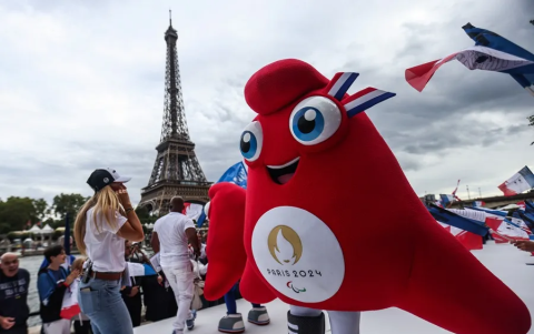La Phryge olímpica es la mascota de París 2024 que viene de los tradicionales y pequeños gorros frigios.