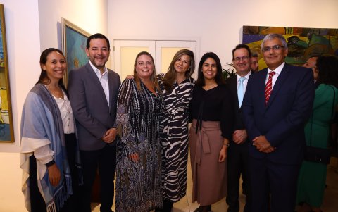 Rocío Valverde, Carlos Gallegos, Rosario Jiménez, Mónica Fistrovc, Carla Torres, José Antonio Salinas y Eduardo Zeballos.