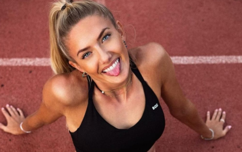 Alica Schmidt acumula millones de seguidores en redes sociales.